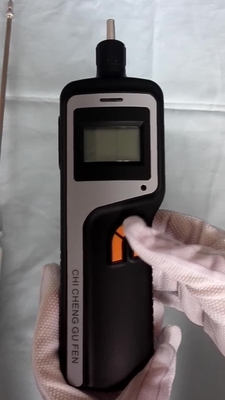Portable oxygen gas(O2) detector with internal pumb